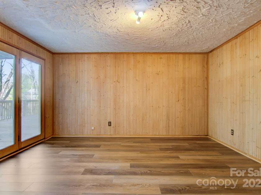 3846 22nd Street, Hickory, NC 28601.  MLS# CAR4241123, YatesRealty ID 7032. 