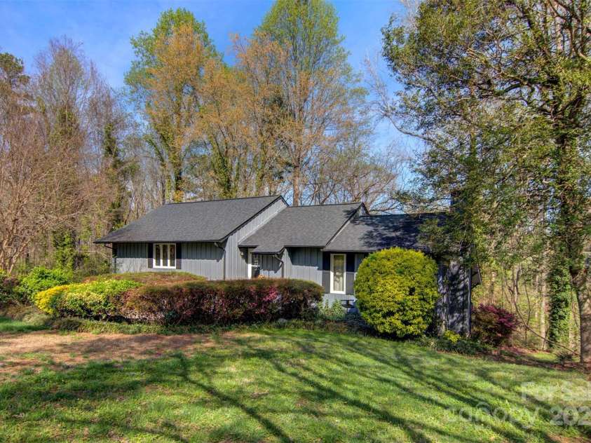 3846 22nd Street, Hickory, NC 28601.  MLS# CAR4241123, YatesRealty ID 7032. 