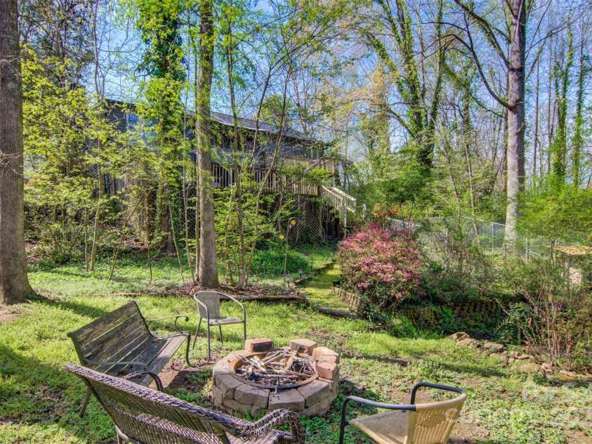 3846 22nd Street, Hickory, NC 28601.  MLS# CAR4241123, YatesRealty ID 7032. 