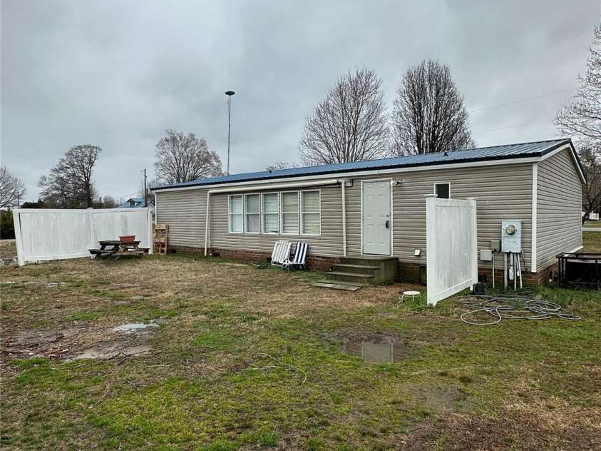 4621 Buffalo Shoals Road, Maiden, NC 28650.  MLS# CAR4353897, YatesRealty ID 7033. 