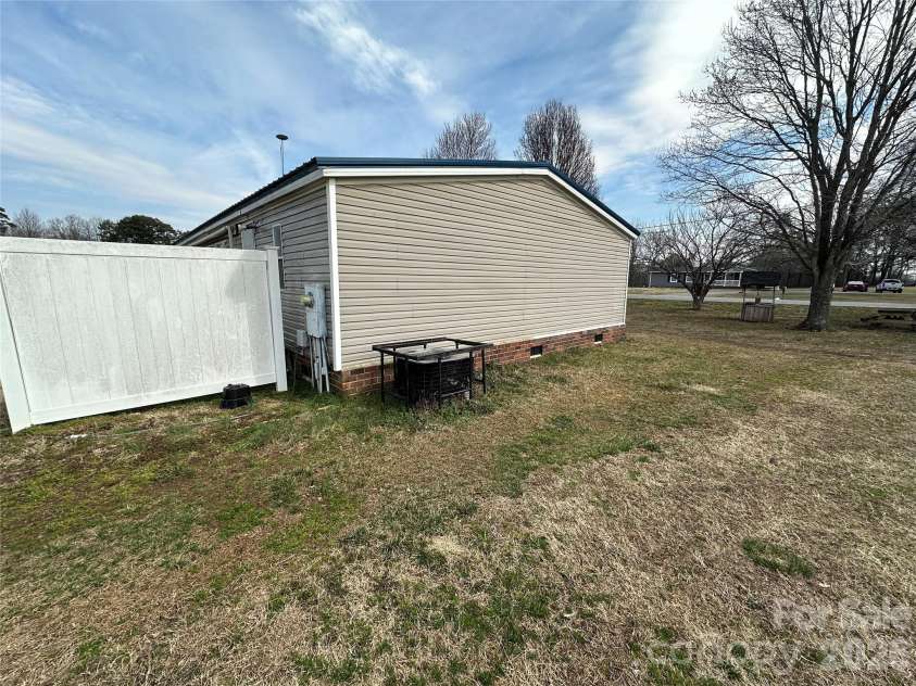 4621 Buffalo Shoals Road, Maiden, NC 28650.  MLS# CAR4353897, YatesRealty ID 7033. 