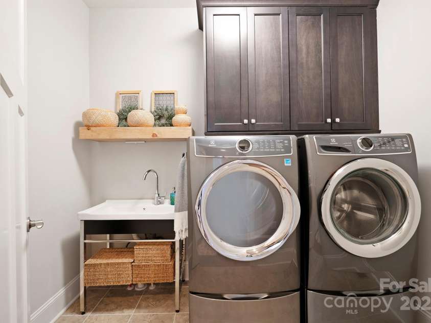 190 Hidden Meadows Drive, Mooresville, NC 28117.  MLS# CAR4227857, YatesRealty ID 7035. Main Level Laundry
