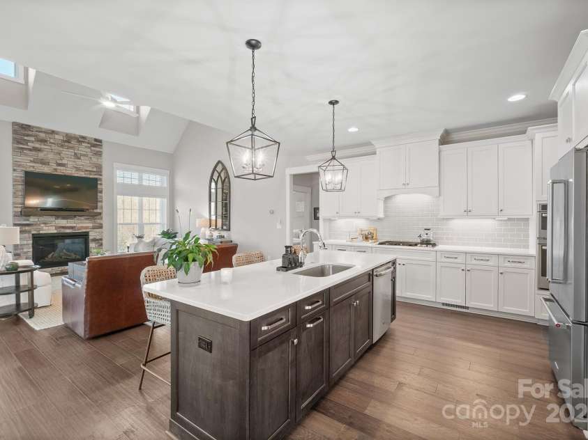 190 Hidden Meadows Drive, Mooresville, NC 28117.  MLS# CAR4227857, YatesRealty ID 7035. Oversized Island