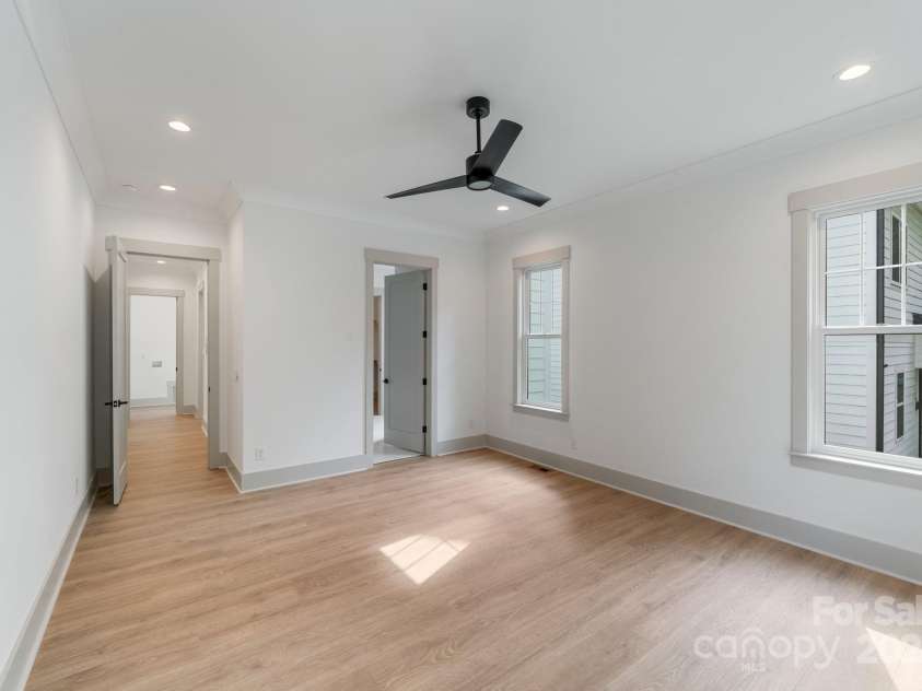 1529 Beckwith Place, Charlotte, NC 28205.  MLS# CAR4155227, YatesRealty ID 7036. Bedroom - Large bedroom downstairs and large bedroom upstairs can serve as primary. Size is close to the same and both have a full bath.