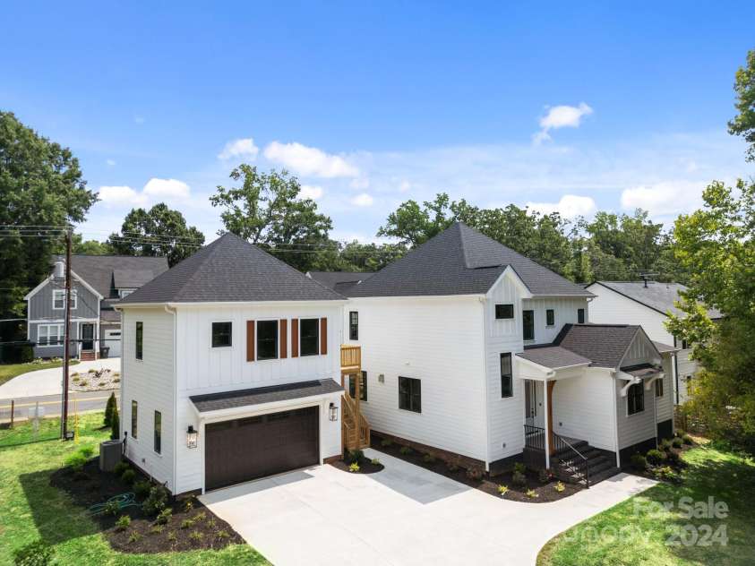 1529 Beckwith Place, Charlotte, NC 28205.  MLS# CAR4155227, YatesRealty ID 7036. Front View - House and Garage w/ Guest area