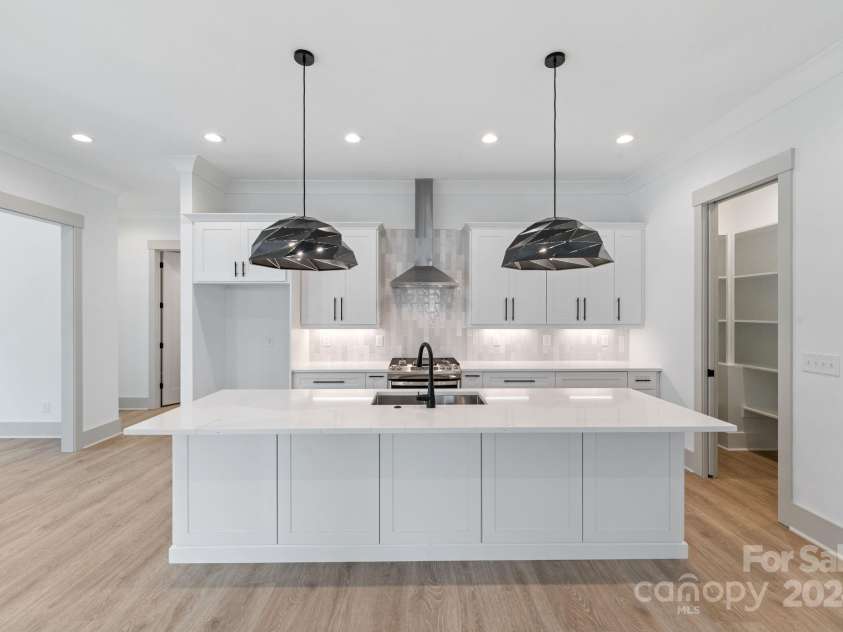 1529 Beckwith Place, Charlotte, NC 28205.  MLS# CAR4155227, YatesRealty ID 7036. Kitchen