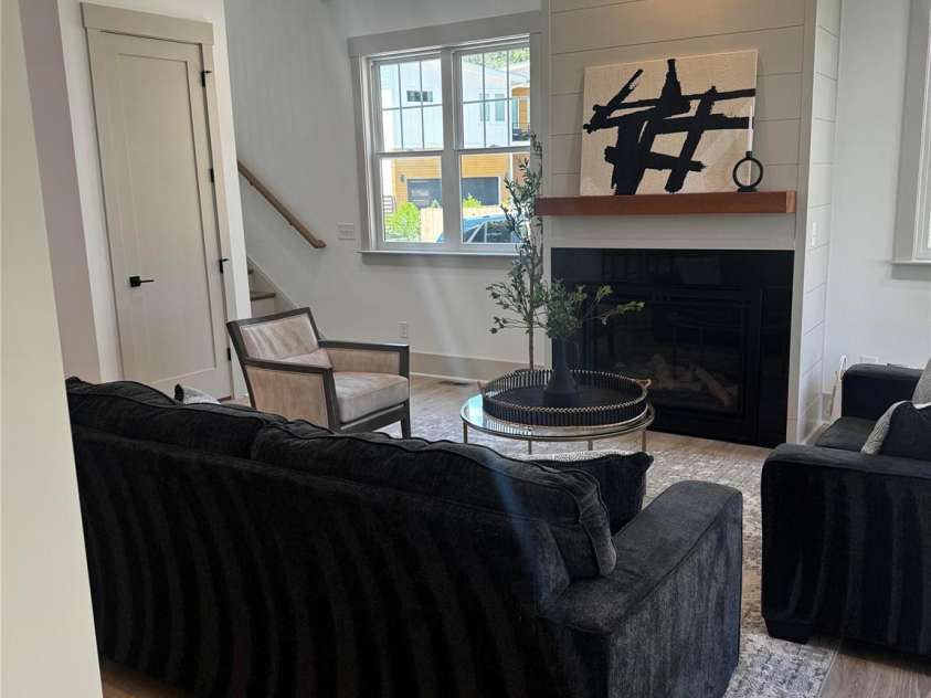 1529 Beckwith Place, Charlotte, NC 28205.  MLS# CAR4155227, YatesRealty ID 7036. Living room