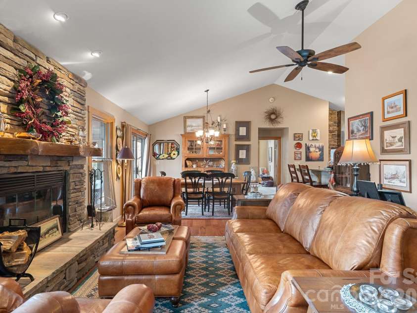 306 Sequoyah Lane, Brevard, NC 28712.  MLS# CAR4355647, YatesRealty ID 7036. 