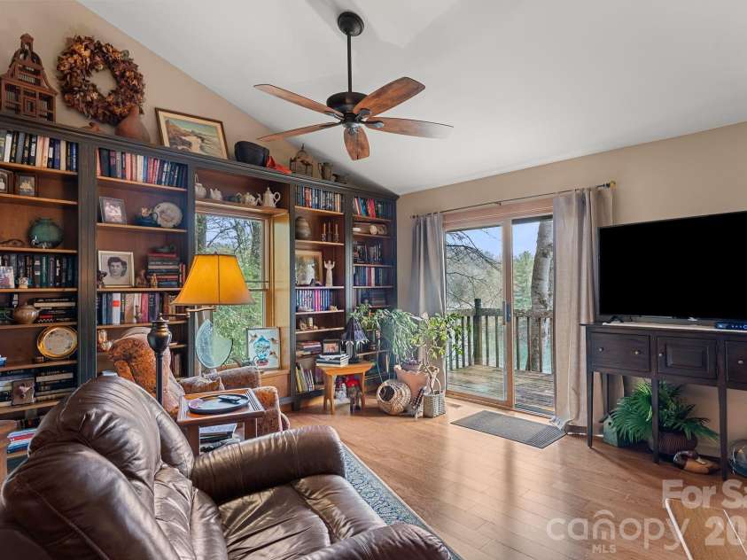 306 Sequoyah Lane, Brevard, NC 28712.  MLS# CAR4355647, YatesRealty ID 7036. 
