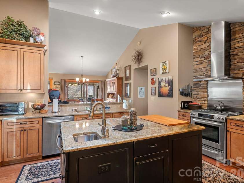 306 Sequoyah Lane, Brevard, NC 28712.  MLS# CAR4355647, YatesRealty ID 7036. 