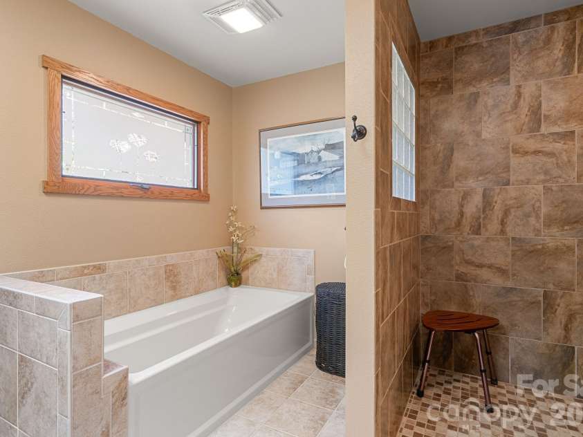 306 Sequoyah Lane, Brevard, NC 28712.  MLS# CAR4355647, YatesRealty ID 7036. 