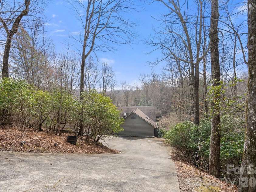 306 Sequoyah Lane, Brevard, NC 28712.  MLS# CAR4355647, YatesRealty ID 7036. 