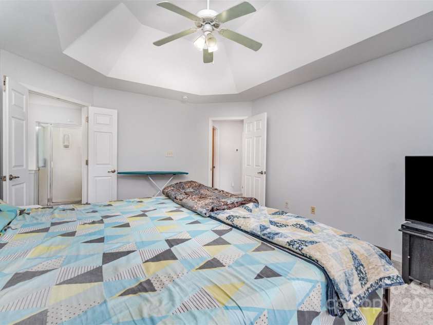 2823 Oakdale Pasture Drive, Charlotte, NC 28216.  MLS# CAR4303288, YatesRealty ID 7037. 