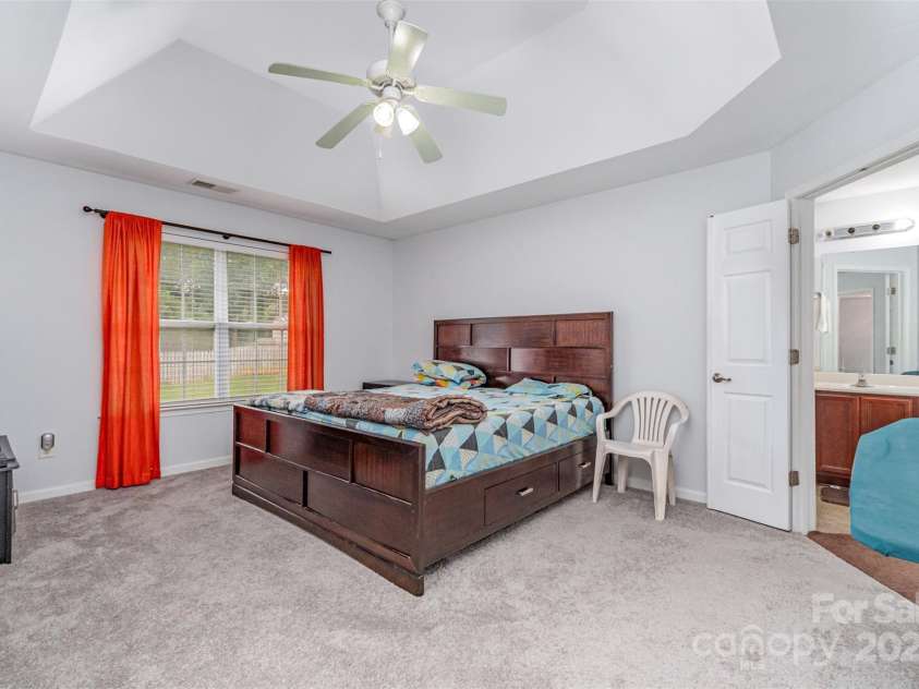 2823 Oakdale Pasture Drive, Charlotte, NC 28216.  MLS# CAR4303288, YatesRealty ID 7037. 