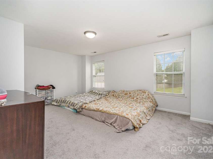 2823 Oakdale Pasture Drive, Charlotte, NC 28216.  MLS# CAR4303288, YatesRealty ID 7037. 