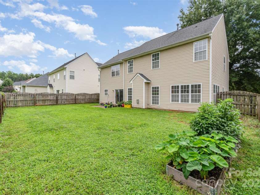 2823 Oakdale Pasture Drive, Charlotte, NC 28216.  MLS# CAR4303288, YatesRealty ID 7037. 