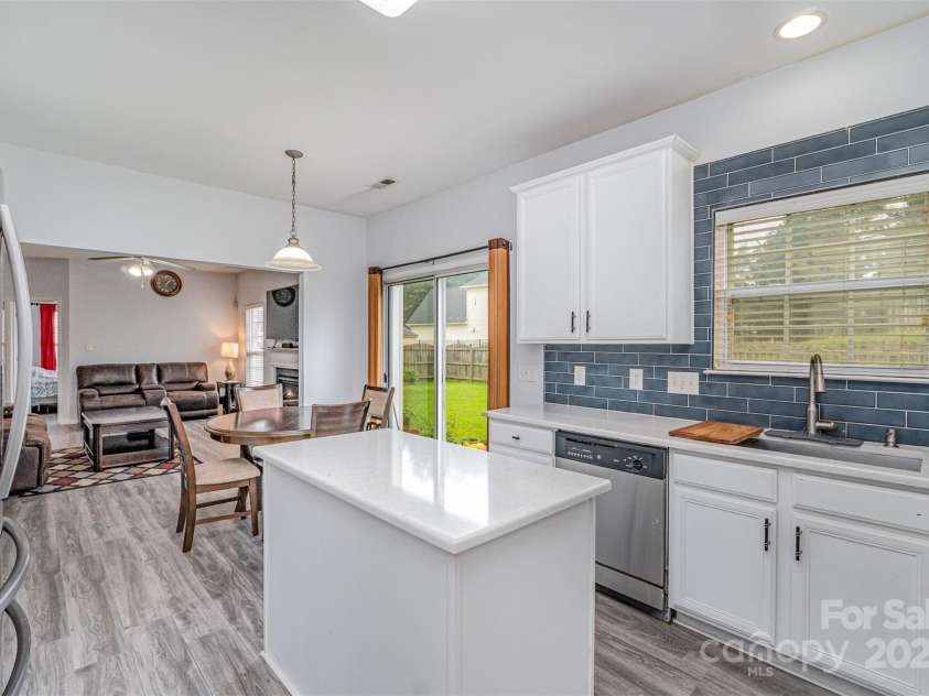 2823 Oakdale Pasture Drive, Charlotte, NC 28216.  MLS# CAR4303288, YatesRealty ID 7037. 