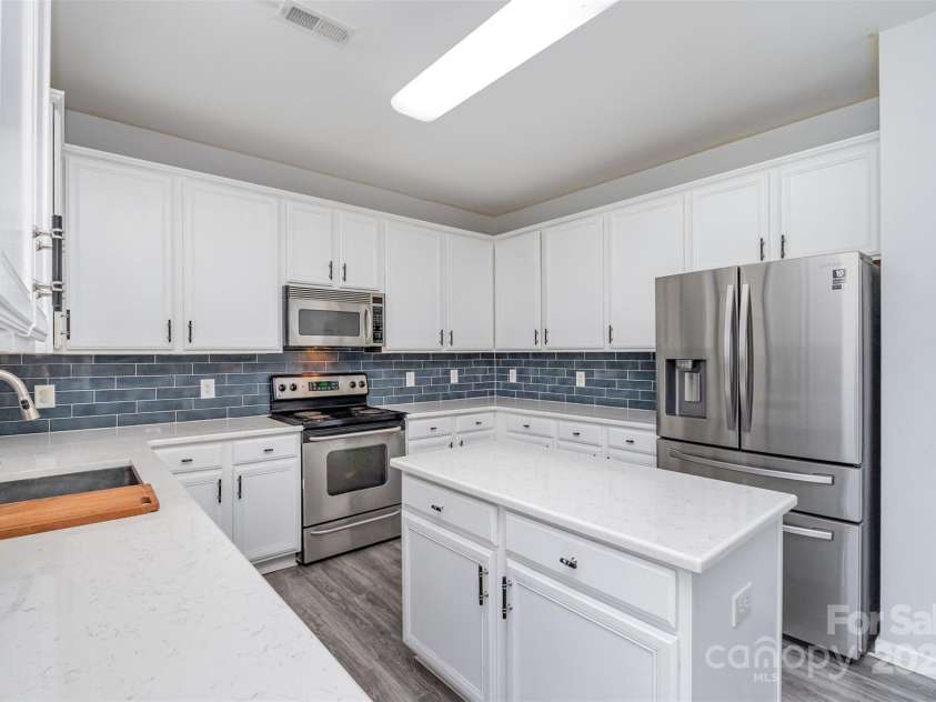 2823 Oakdale Pasture Drive, Charlotte, NC 28216.  MLS# CAR4303288, YatesRealty ID 7037. 