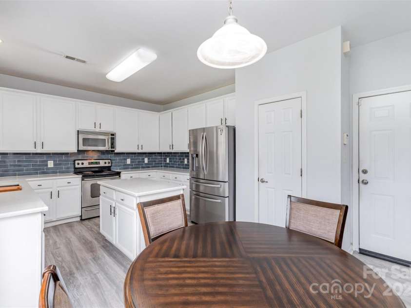 2823 Oakdale Pasture Drive, Charlotte, NC 28216.  MLS# CAR4303288, YatesRealty ID 7037. 