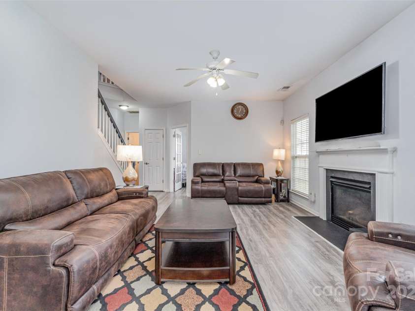 2823 Oakdale Pasture Drive, Charlotte, NC 28216.  MLS# CAR4303288, YatesRealty ID 7037. 