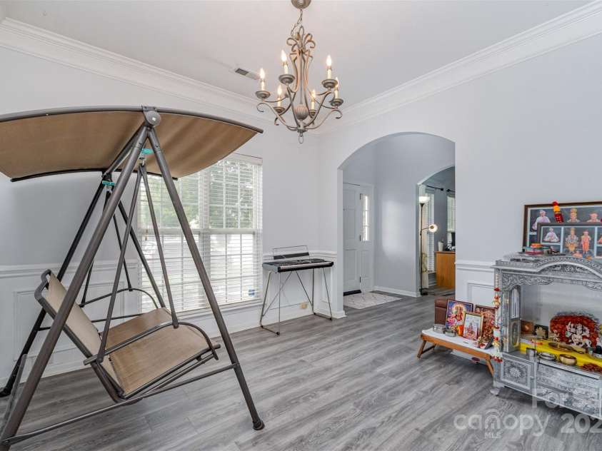 2823 Oakdale Pasture Drive, Charlotte, NC 28216.  MLS# CAR4303288, YatesRealty ID 7037. 