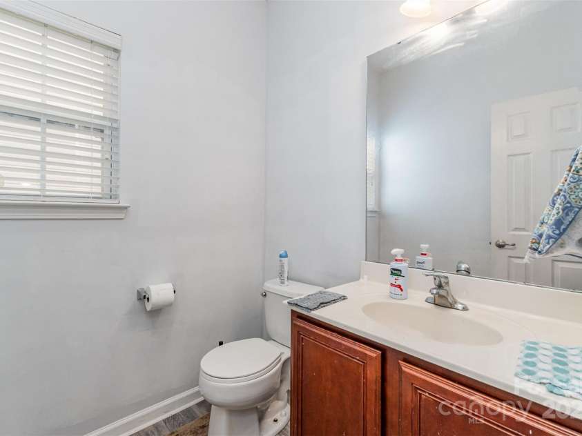2823 Oakdale Pasture Drive, Charlotte, NC 28216.  MLS# CAR4303288, YatesRealty ID 7037. 
