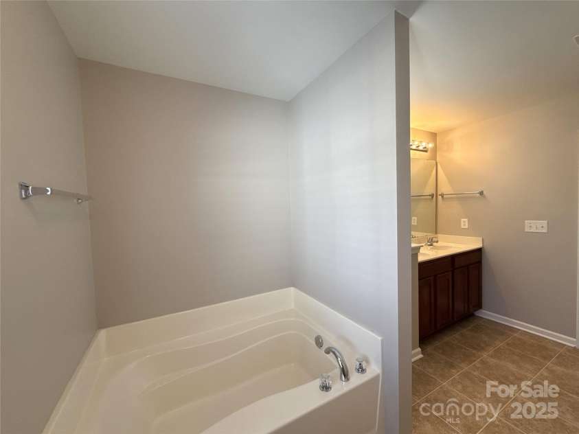 5011 Abercromby Street, Charlotte, NC 28213.  MLS# CAR4235648, YatesRealty ID 7037. 