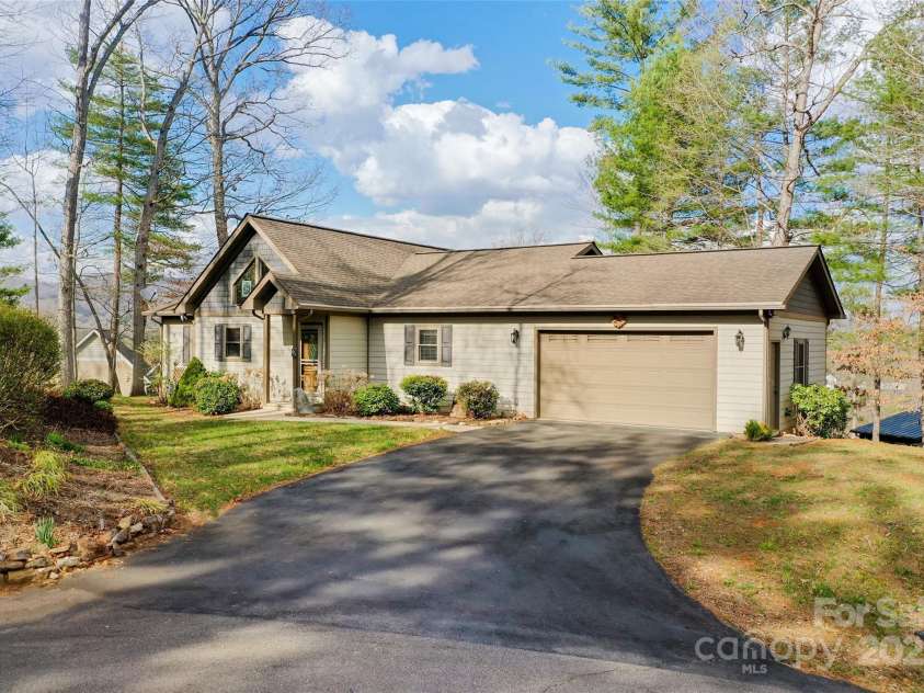 22 Critter Trail, Clyde, NC 28721.  MLS# CAR4242680, YatesRealty ID 7039. 