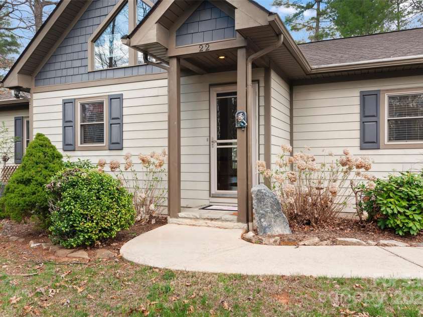 22 Critter Trail, Clyde, NC 28721.  MLS# CAR4242680, YatesRealty ID 7039. 