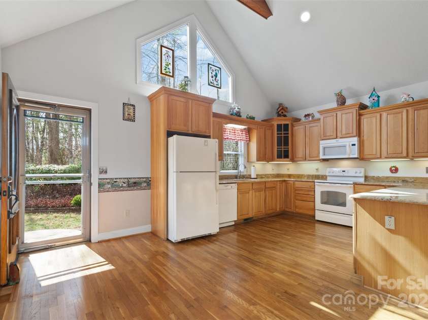 22 Critter Trail, Clyde, NC 28721.  MLS# CAR4242680, YatesRealty ID 7039. 