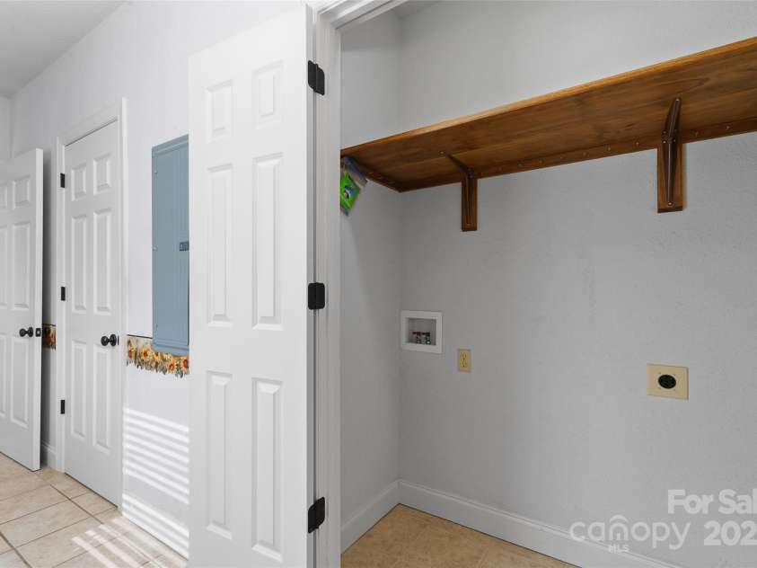 22 Critter Trail, Clyde, NC 28721.  MLS# CAR4242680, YatesRealty ID 7039. 