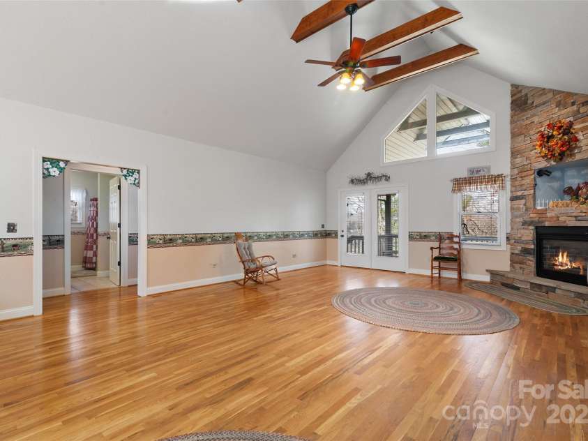 22 Critter Trail, Clyde, NC 28721.  MLS# CAR4242680, YatesRealty ID 7039. 