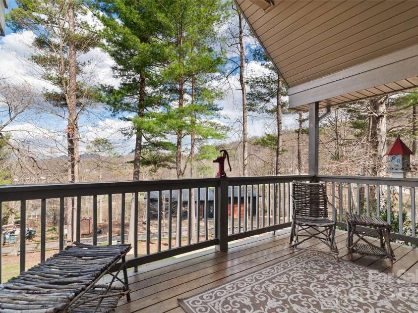 22 Critter Trail, Clyde, NC 28721.  MLS# CAR4242680, YatesRealty ID 7039. 