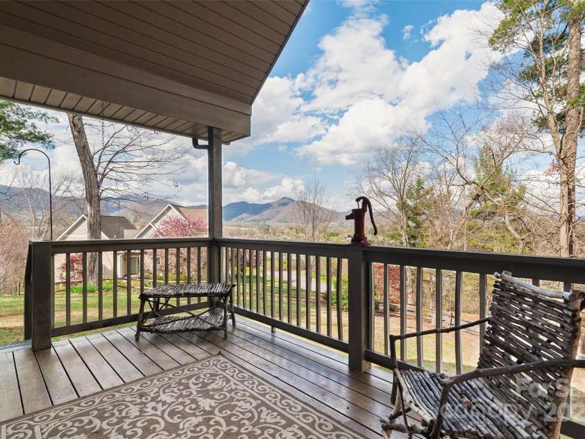 22 Critter Trail, Clyde, NC 28721.  MLS# CAR4242680, YatesRealty ID 7039. 