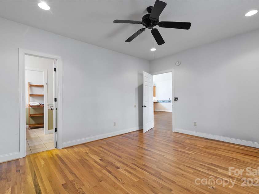 22 Critter Trail, Clyde, NC 28721.  MLS# CAR4242680, YatesRealty ID 7039. 