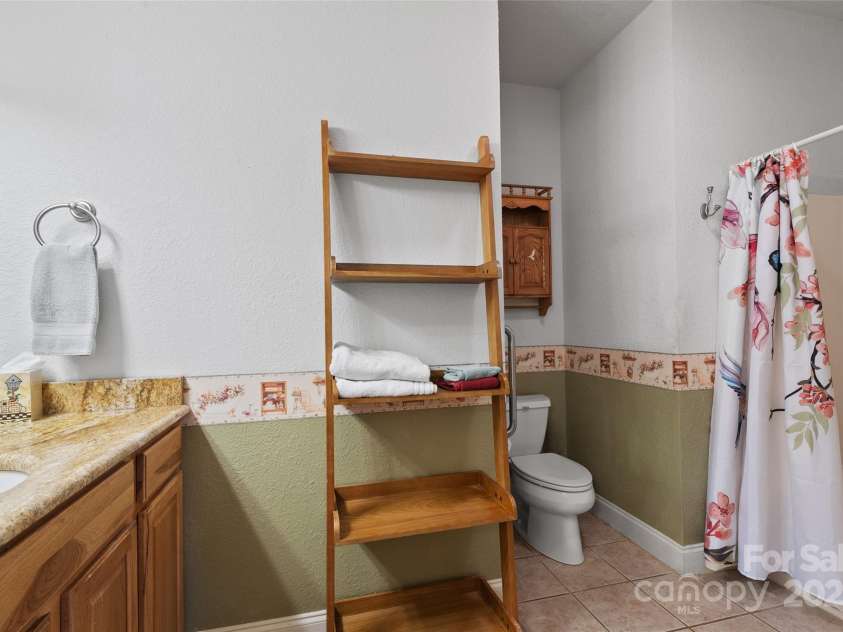 22 Critter Trail, Clyde, NC 28721.  MLS# CAR4242680, YatesRealty ID 7039. 