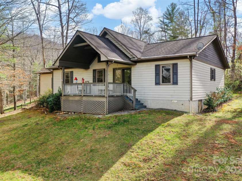 22 Critter Trail, Clyde, NC 28721.  MLS# CAR4242680, YatesRealty ID 7039. 