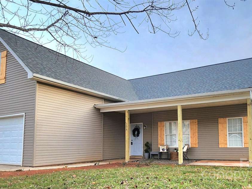 201 Tarrington Drive, Statesville, NC 28625.  MLS# CAR4293154, YatesRealty ID 704. Front of house street view
