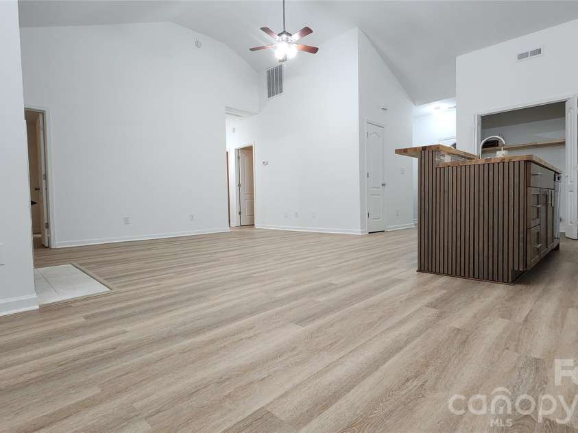 201 Tarrington Drive, Statesville, NC 28625.  MLS# CAR4293154, YatesRealty ID 704. Great room