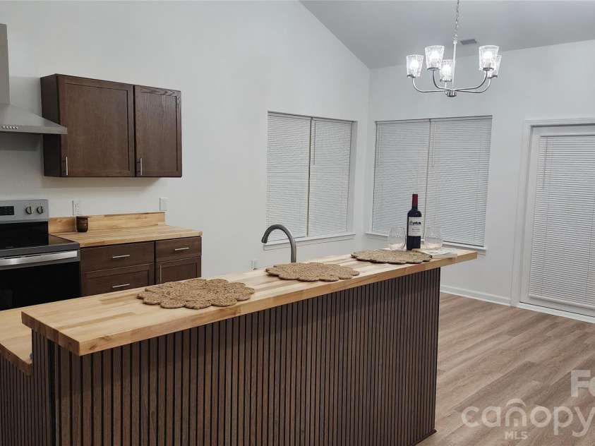 201 Tarrington Drive, Statesville, NC 28625.  MLS# CAR4293154, YatesRealty ID 704. Kitchen and dining