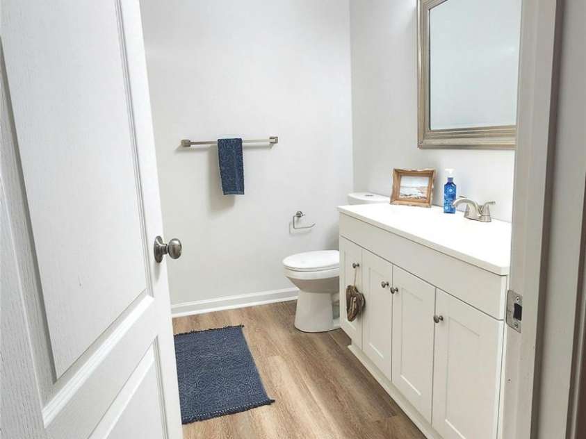 201 Tarrington Drive, Statesville, NC 28625.  MLS# CAR4293154, YatesRealty ID 704. Primary bath