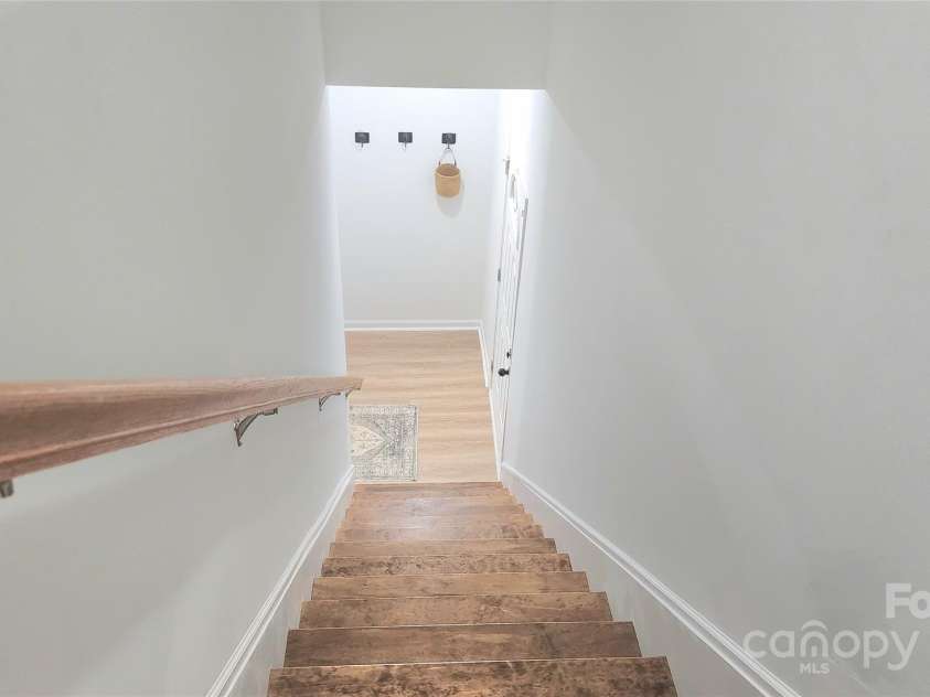 201 Tarrington Drive, Statesville, NC 28625.  MLS# CAR4293154, YatesRealty ID 704. Stairwell