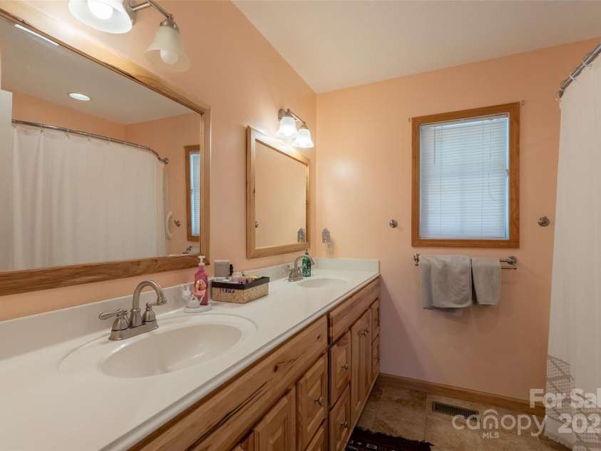 980 South River Road, Sylva, NC 28779.  MLS# CAR4256490, YatesRealty ID 704. 