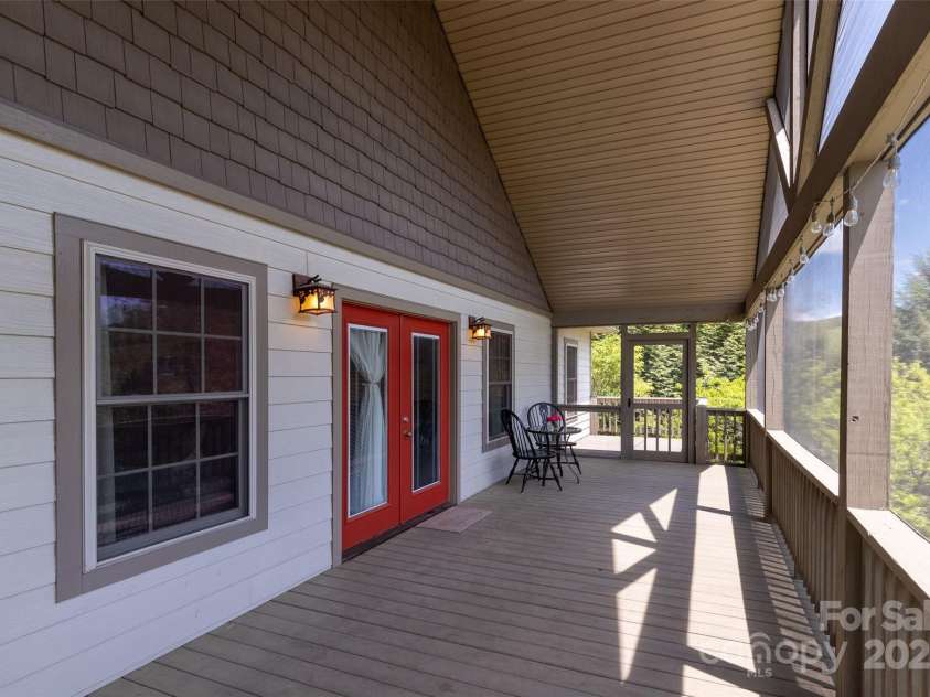 980 South River Road, Sylva, NC 28779.  MLS# CAR4256490, YatesRealty ID 704. 