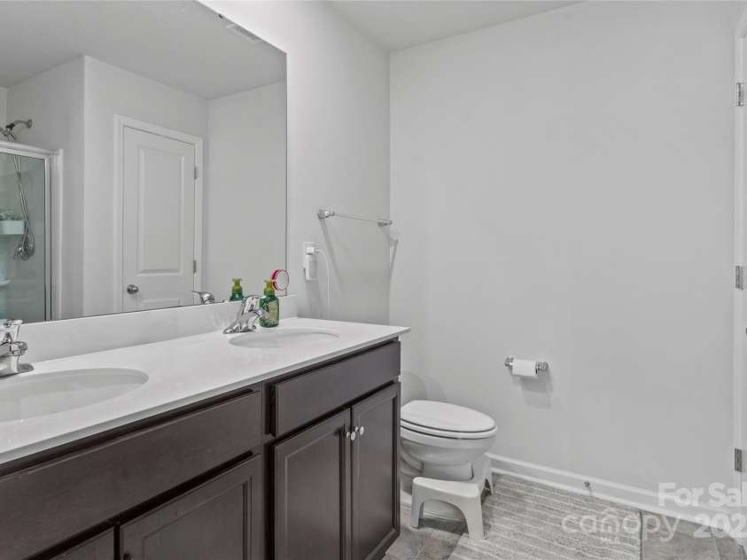 228 Ridgeview Lane, Mars Hill, NC 28754.  MLS# CAR4240869, YatesRealty ID 7040. Primary bath