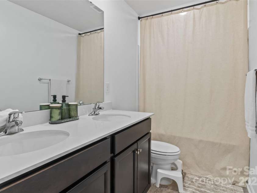 228 Ridgeview Lane, Mars Hill, NC 28754.  MLS# CAR4240869, YatesRealty ID 7040. Upstairs 2nd bath