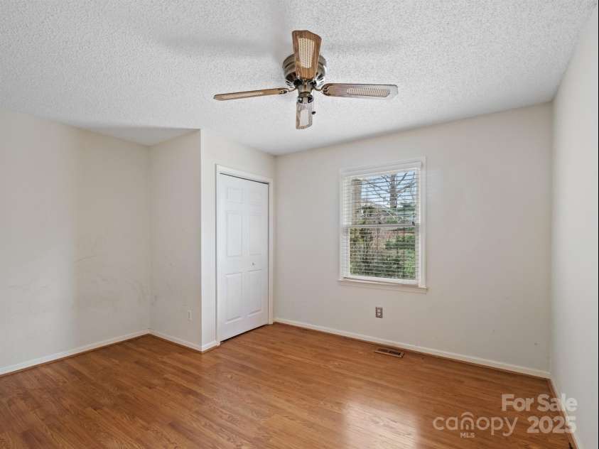 3915 11th Street, Hickory, NC 28601.  MLS# CAR4208117, YatesRealty ID 7041. 