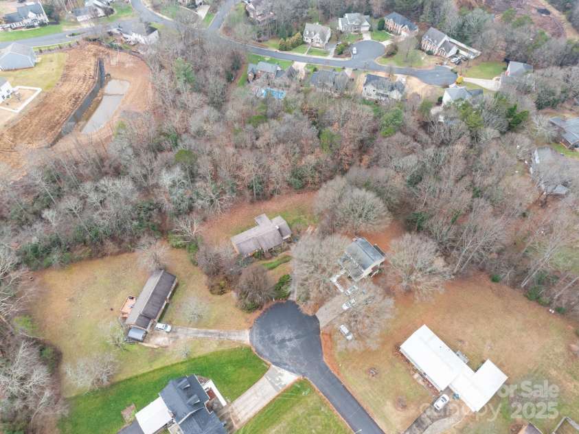 3915 11th Street, Hickory, NC 28601.  MLS# CAR4208117, YatesRealty ID 7041. 