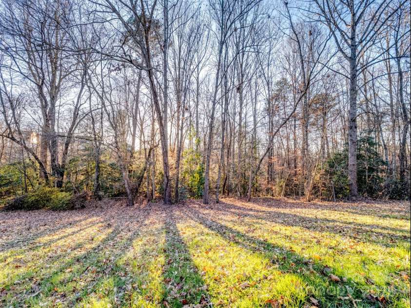 3915 11th Street, Hickory, NC 28601.  MLS# CAR4208117, YatesRealty ID 7041. 