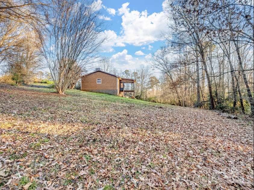 3915 11th Street, Hickory, NC 28601.  MLS# CAR4208117, YatesRealty ID 7041. 